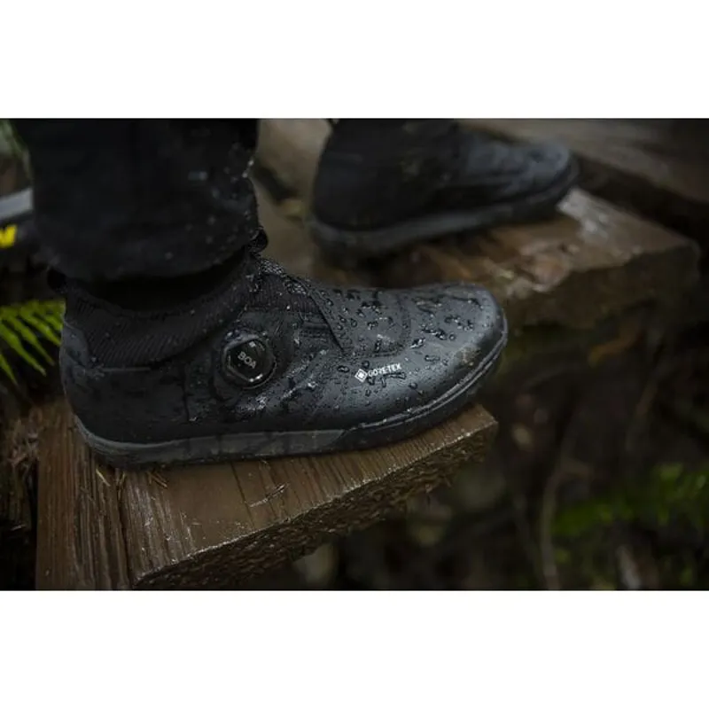 Shimano GF800 GoreTex Flat MTB Shoes in Black-6